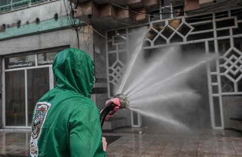 Desinfección en Gaza por el COVID-19.